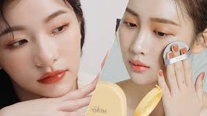 美妆用品多色眼影怎么用